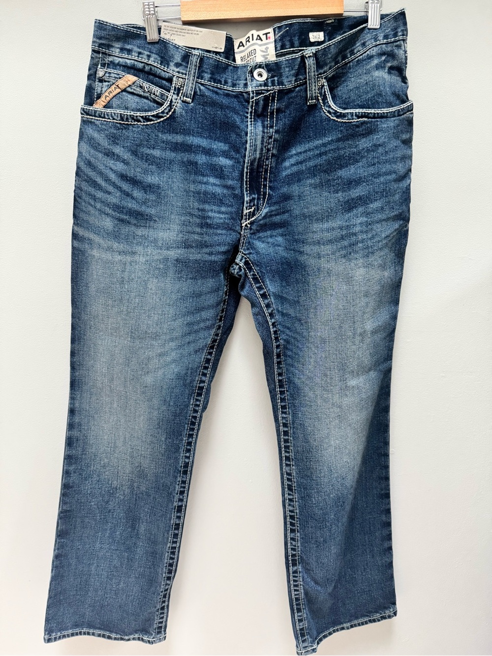 NWT! Ariat M4 Relaxed Bootcut Mens Jeans Size 36x32 Medium Wash Work - Picture 3 of 6